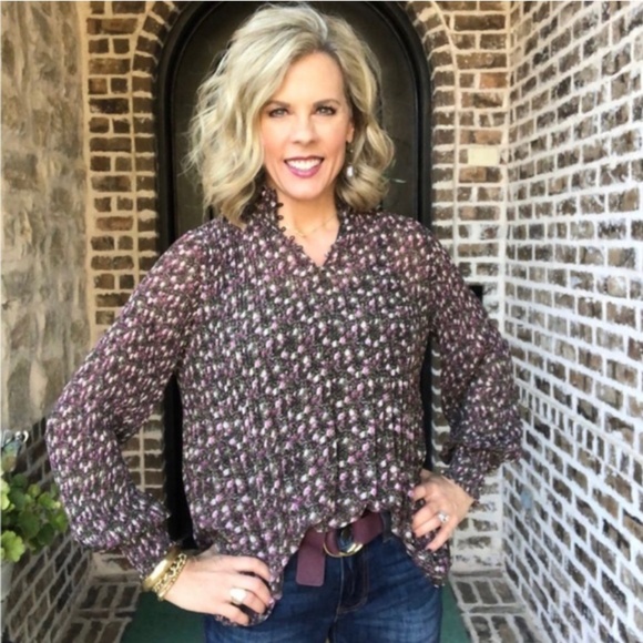 ✨NWOT✨ CAbi Knife Pleat Blouse - Sz S - Picture 8 of 8